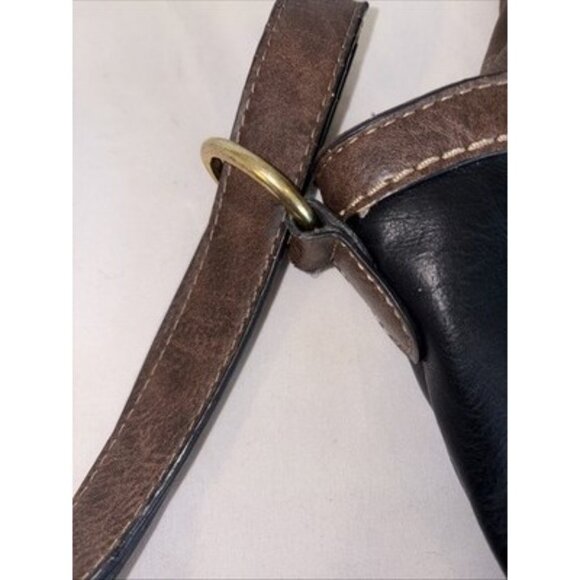 b.o.c. Born Concept Marwick Charging Crossbody Bag - Picture 14 of 15